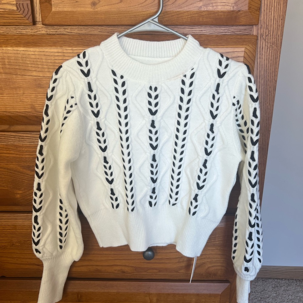 NWT Commense Cream Cable Knit Sweater with Black Accents Sz M
